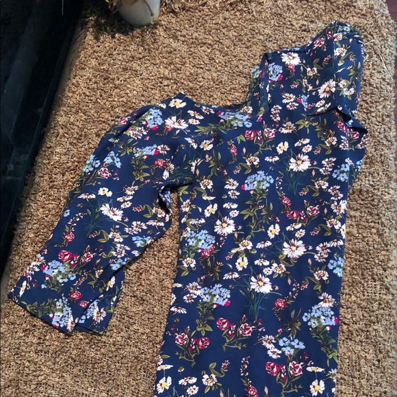 NWT-Cold Shoulder Blouse - Picture 3 of 4